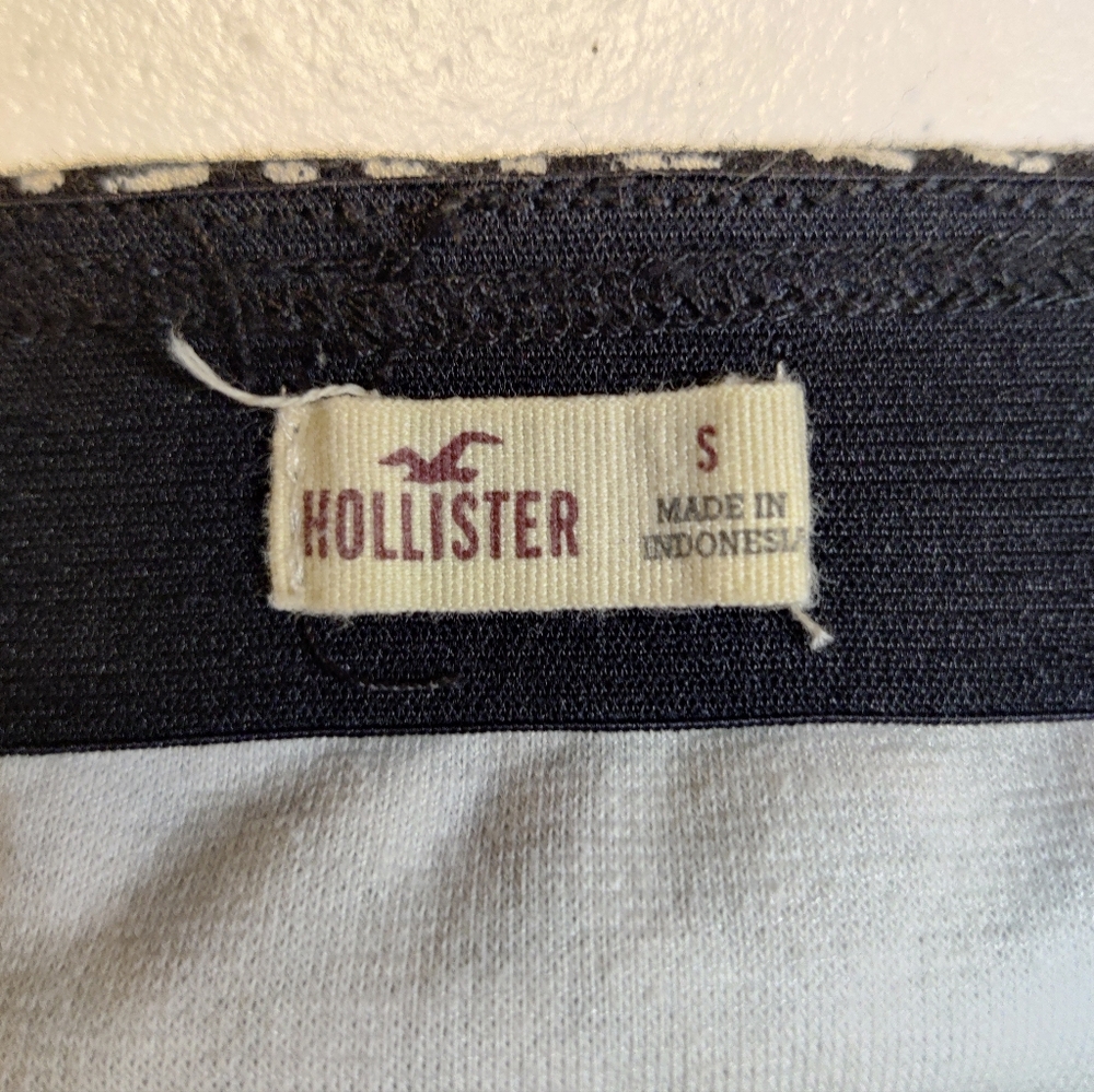 Hollister Black and White Patterned Mini Skirt Size Small - Picture 4 of 4